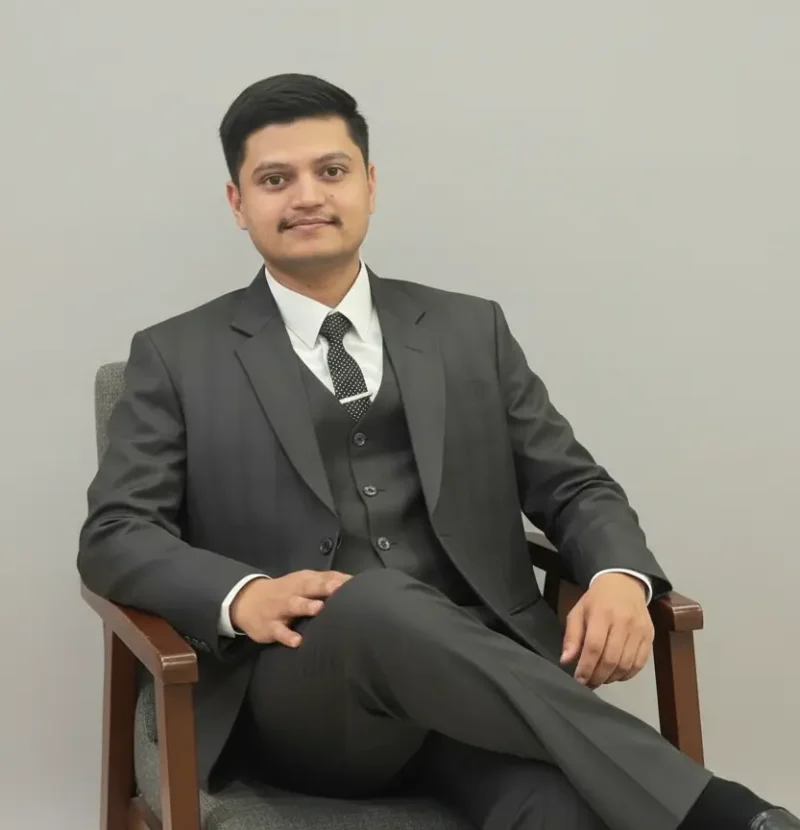 Chief Project Manager leading Faltec-X project team meeting